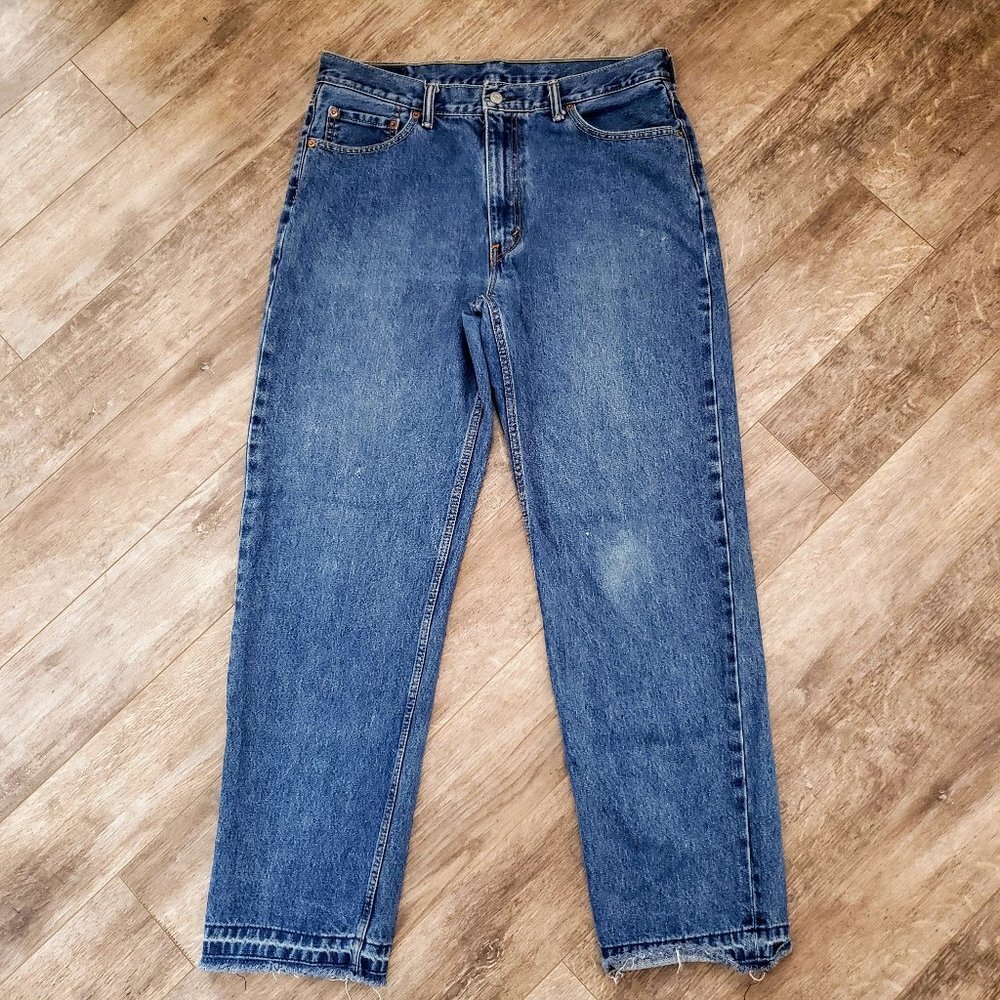 Levi's 550 Relaxed Fit Frayed Bottom Jeans Men Everyday Medium Wash 36/32